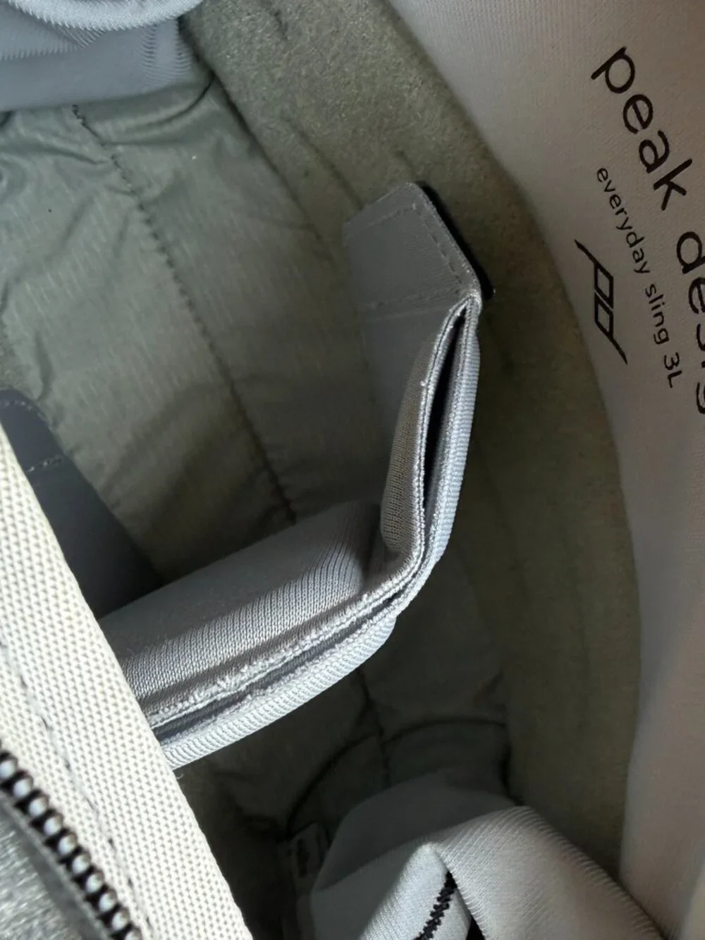 Peak Design Everyday Sling 3L V2 - Ash Gray (Minimalist Carry)